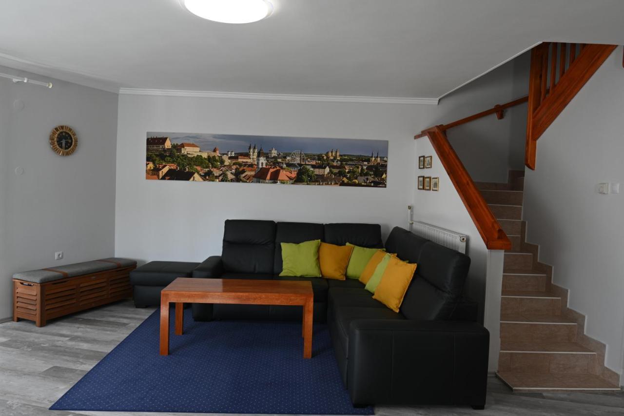 Borbarat Vendeghaz Villa Eger Bagian luar foto