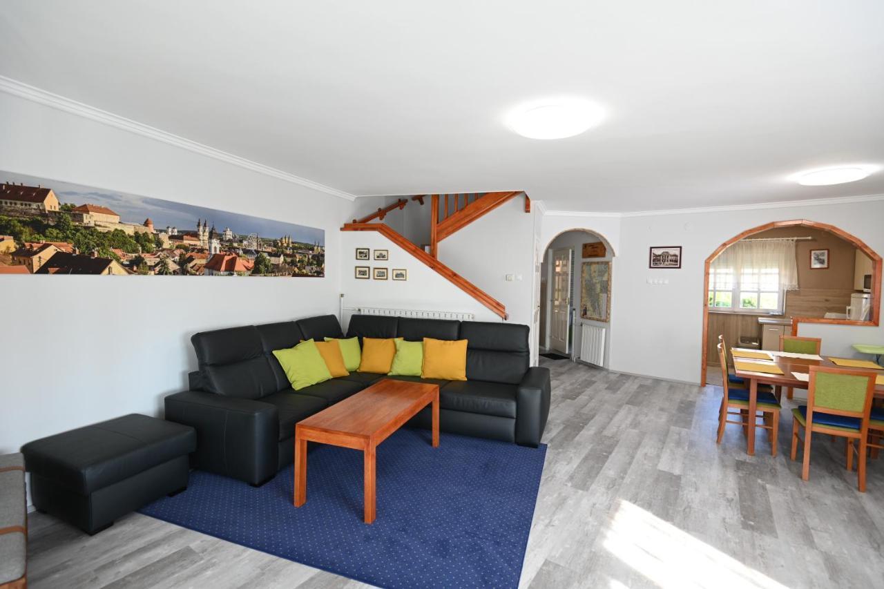 Borbarat Vendeghaz Villa Eger Bagian luar foto