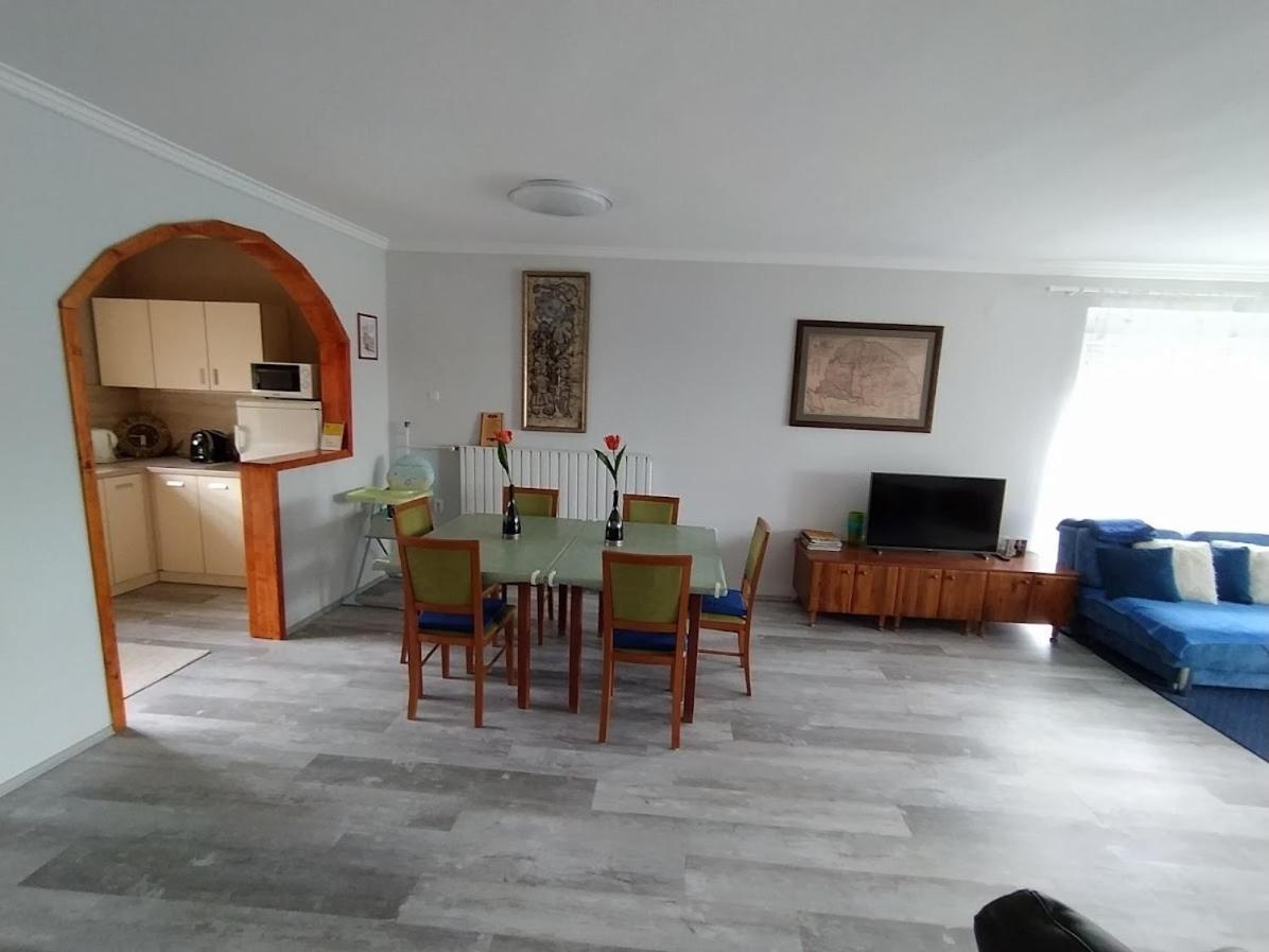 Borbarat Vendeghaz Villa Eger Bagian luar foto